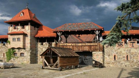"Stara Baśń" - gród warowny — zdjęcie 2