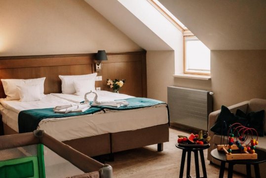Hotel przyjazny dzieciom ze stajnią i kucykami, blisko Krakowa
