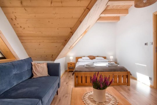 Domek drewniany z bali Asina Chata z sauną i kominkiem Zawoja