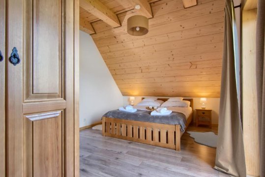 Domek drewniany z bali Asina Chata z sauną i kominkiem Zawoja