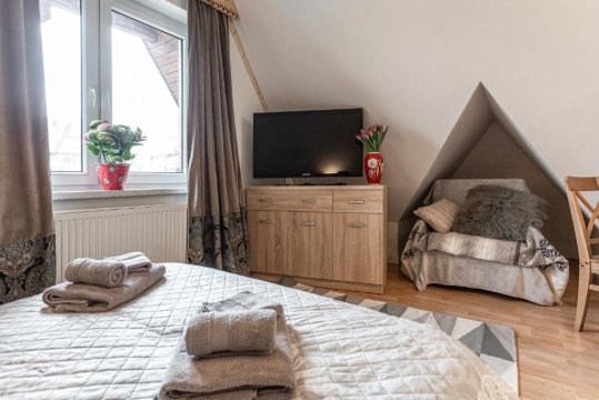 Smrekowa, Zakopane - obok dworca PKP i PKS, apartamenty z tatrzański klimatem.
