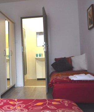 Przy przystani i jeziorze.Apartament i pokoje z łazienkami_jacuzzi_ognisko_nurki