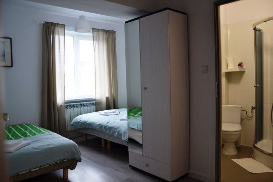 Przy przystani i jeziorze.Apartament i pokoje z łazienkami_jacuzzi_ognisko_nurki