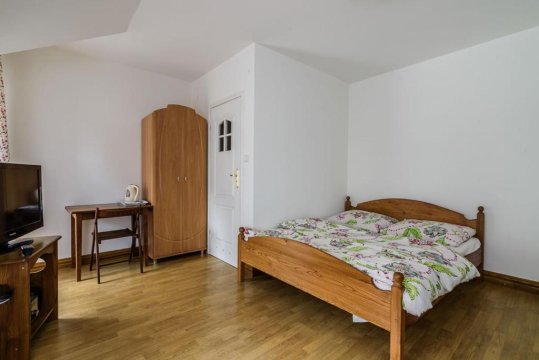 Przytulne pokoje tuż obok szlaków pieszych i rowerowych, 800m do centrum