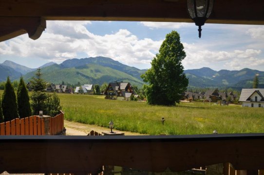 Domek w Roztokach z widokiem na Tatry, z balią i sauną