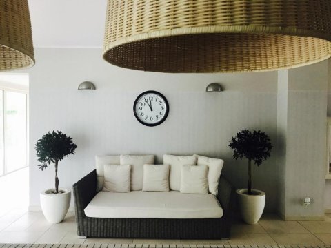 Biały Apartament Hampton w Playa Baltis