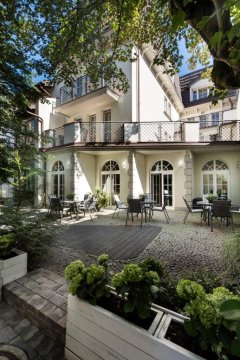 Domek na patio by Willa Marea