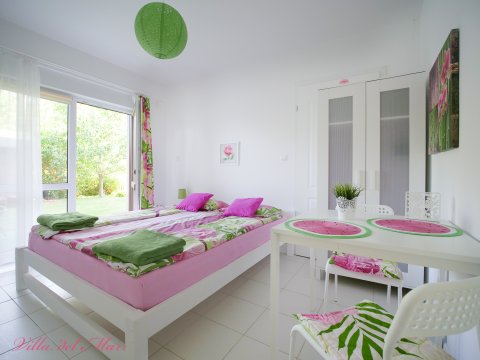 Villa del Mar. Pokoje w willi z zielonym ogrodem, grillem i placem zabaw