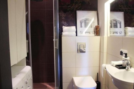 Elegant 2BR, Amazing Old Town Views, Plac Solny Walk to Rynek! Amenities