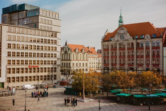 Elegant 2BR, Amazing Old Town Views, Plac Solny Walk to Rynek! Amenities