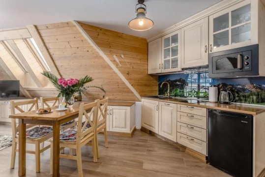 Hej Giewont , Apartament ze Skosami