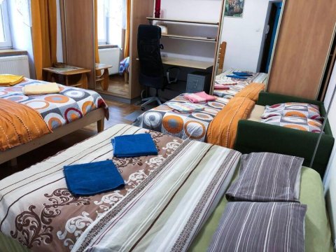 Sunny apartment. 5 minutes walk from Main Sqare.