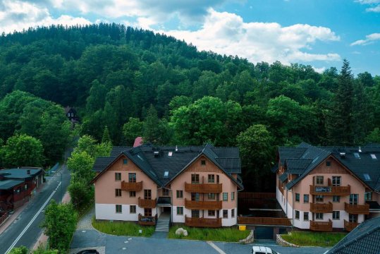 Karpacz4you "NAD ŁOMNICZKĄ" Apartament przy Deptaku 9,7 - GARAŻ - Wakacje w Górach !!!