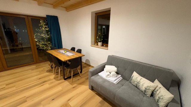 Gościejówka na skraju lasu