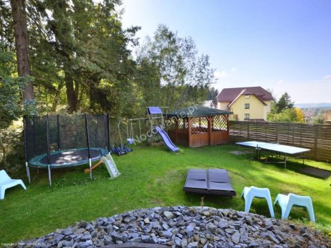 Domek pod świerkami