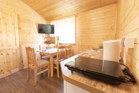 DOMKI POD ZIELONYM WZGÓRZEM