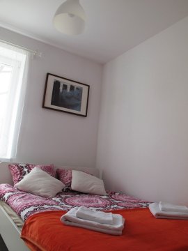 Przy przystani i jeziorze.Apartament i pokoje z łazienkami_jacuzzi_ognisko_nurki