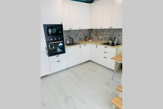 Uroczy apartament z basenem i kortem tenisowym
