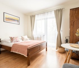 Pokoje u Kamińskich26E z łazienką i balkonem