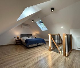 Apartamenty w sam las by KLIF Ustka - apartament dwupoziomy z klimatyzacją, balkonem i widokiem na las