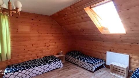Pokój Żółty, czteroosobowy z łazienką na korytarzu