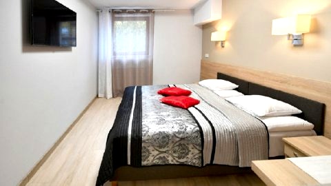 Apartament z dużym łóżkiem