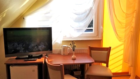 Mały pokój z balkonem i19
