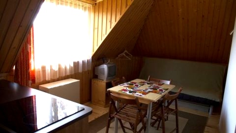 Apartament 2-4 os.