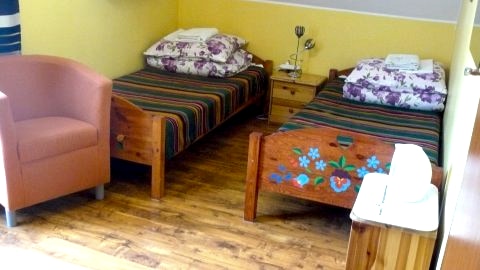 pokój nr 2 dwuosobowy południowy z 2 łóżkami pojedynczymi