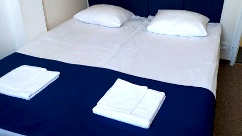 Mały pokój z widokiem na morze i14