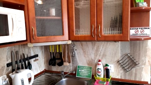 pokój z aneksem i łazienką