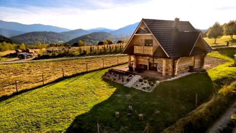 Domek drewniany z bali Asina Chata z sauną i kominkiem Zawoja