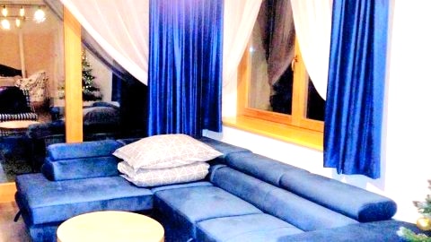 Apartament z dwoma sypialniami odrębnym salonem i kuchnia z jadalnią. 
