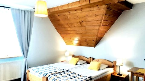 POKÓJ 2 OSOBOWY Z BALKONEM z 2 Łózkami pojedynczymi