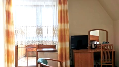 Pokój 12  Dwuosobowy (jedno łóżko z dwoma materacami))