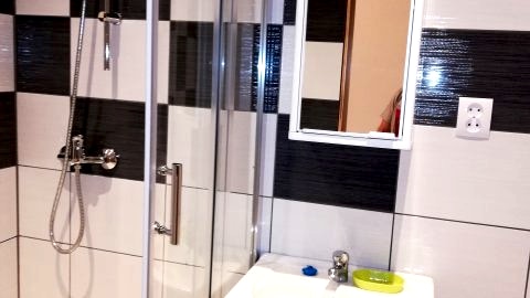 Dwupokojowy z łazienką i aneksem kuchennym 
