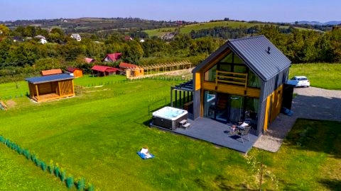 Piotrowiczówka Osada w Szczyrzycu,luksusowy domek z jacuzzi .
