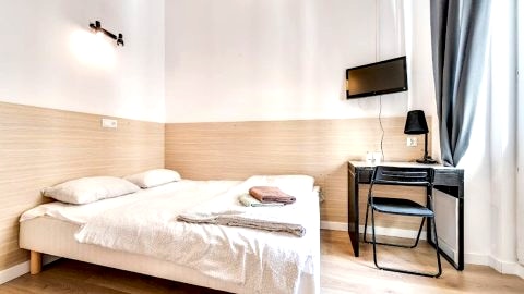 Hostel - Pokój dwuosobowy z łóżkiem małżeńskim i prywatną łazienką
