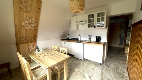 Apartament z dwoma sypialniami i balkonem