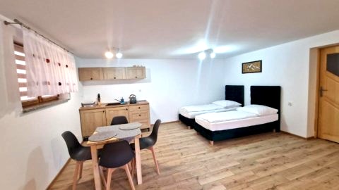 Studio b448084204