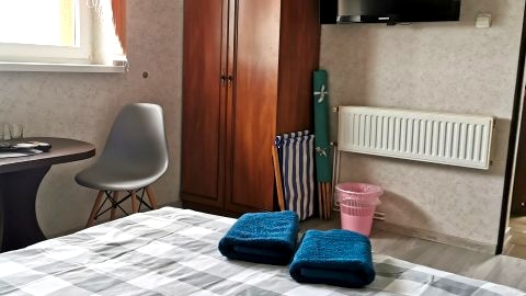Pokój nr.8 dwuosobowy o wspólnej łazience dla dwóch pokoi (wanna)