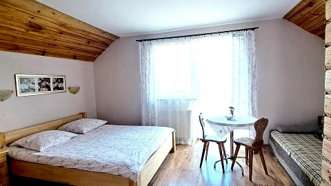 Pokój 2 os. z  balkonem i widokiem na jezioro