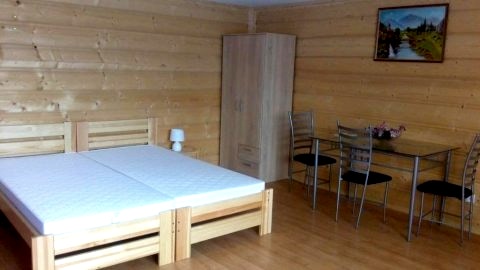 Pokój czteroosobowy z prywatną łazienką 