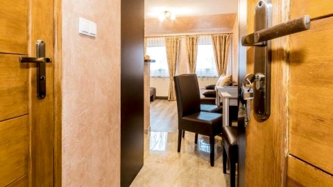 Studio b266259203