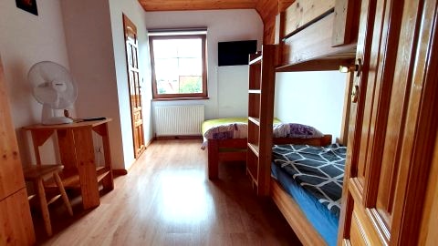 4 osobowy z łóżkiem piętrowym, widok na ogród