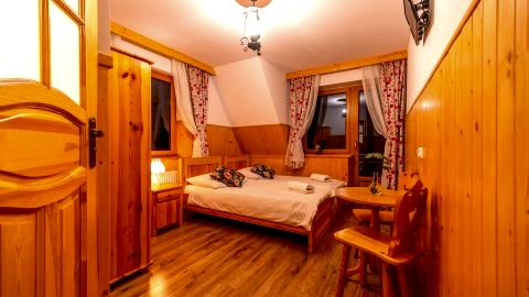 Nr 5 pokój 2 osobowy z łazienką, balkonem i widokiem na góry