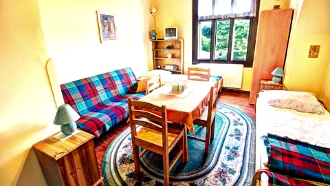 Willa Świt. Pokoje w stylowym domu z drewnianych bali. Ogród, sauna. 