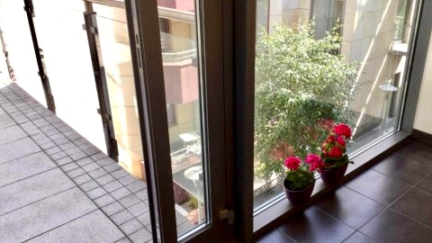 Main Street Apartment - Old Town