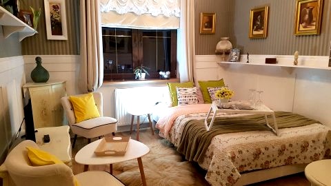RETRO ROOM