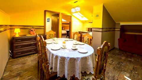 Apartament dwusypialniowy + pokój dzienny z aneksem kuchennym 
